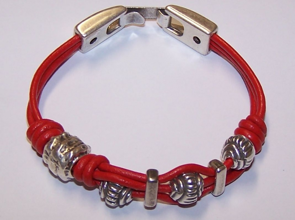 Brazalete Pulsera  8 Cuero 2mm Barrilete Golpeado cierre Gancho Zamak Hecho a Mano